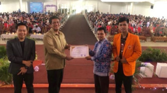 Kemas Alfarabi Jadi Pembicara Seminar Physics Star di Unja